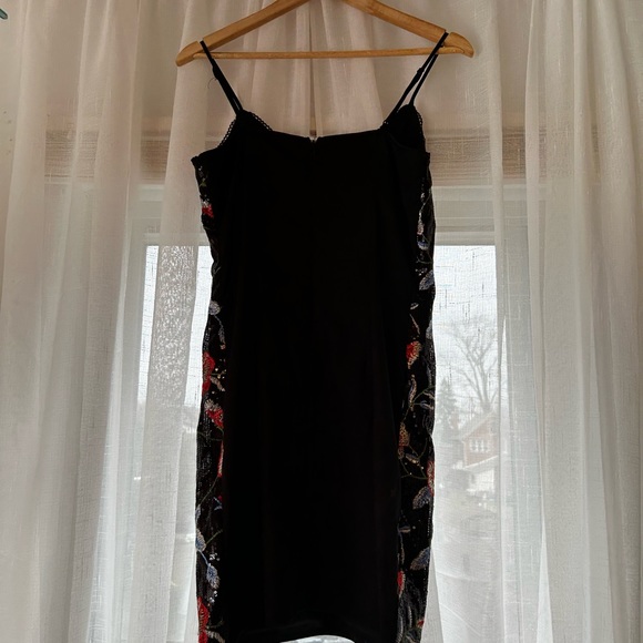 Embroidered and sequence dress - Picture 2 of 7